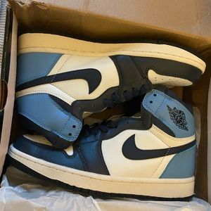 Jordan 1 Retro High Obsidian UNC shoes